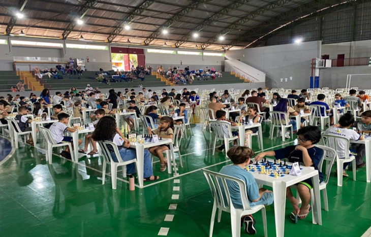 Nova Londrina recebe torneio regional de xadrez com mais de 100 atletas