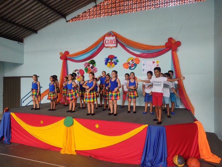 Talento e Alegria Marcam Espetáculo de Dia do Circo na Escola Monteiro Lobato