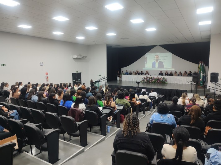 Seminário em Nova Londrina promove troca de experiências e boas práticas na educação