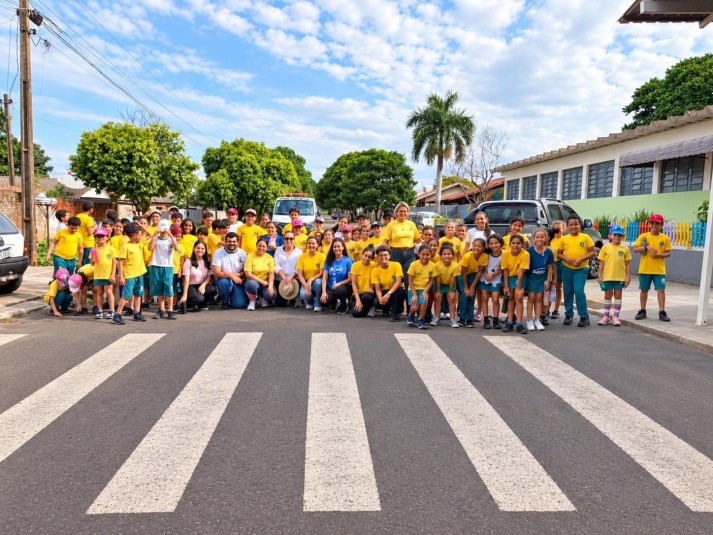 SESC Nova Londrina promove Semana MOVE 2026 com caminhada e incentivo à prática de atividades físicas na Escola Santa Mônica